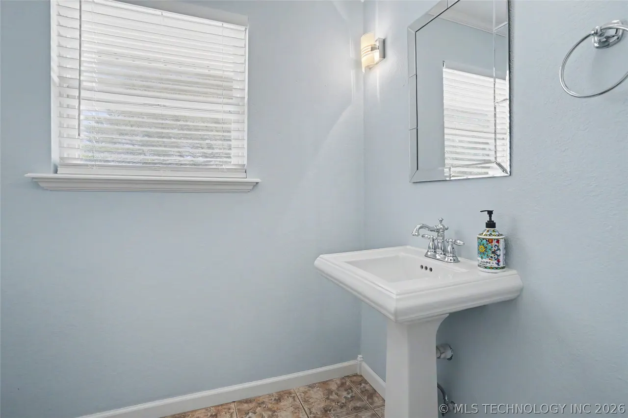 Photo 12 — 122 Lakeview Drive, Mannford, OK 74044