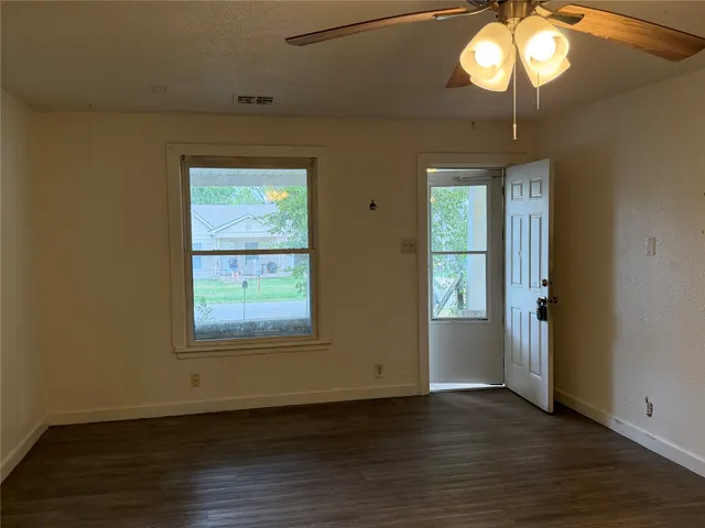 Photo 5 — 805 S Seneca Avenue, Bartlesville, OK 74003