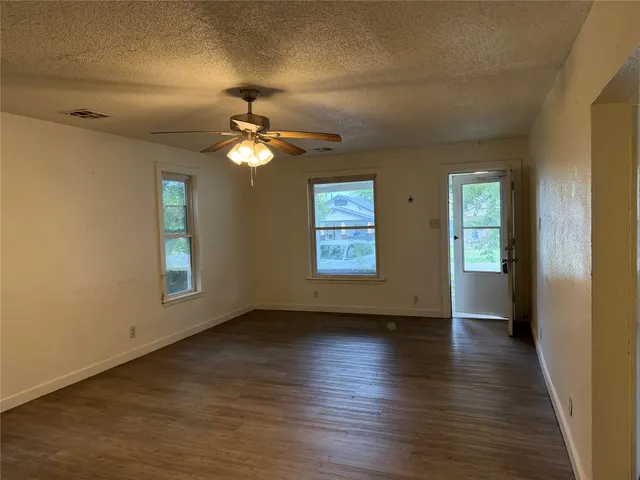 Photo 6 — 805 S Seneca Avenue, Bartlesville, OK 74003