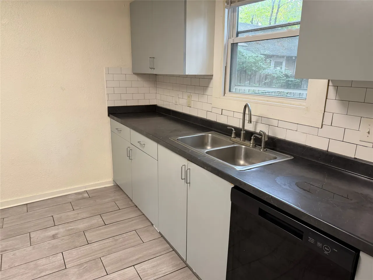 Photo 9 — 805 S Seneca Avenue, Bartlesville, OK 74003