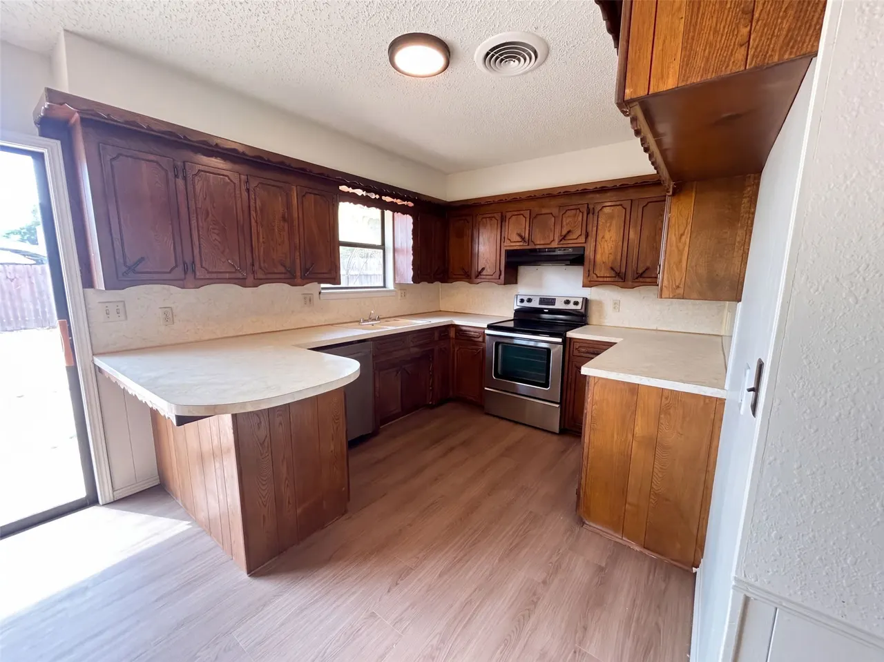 Photo 2 — 3206 Lansbrook Court, Duncan, OK 73533