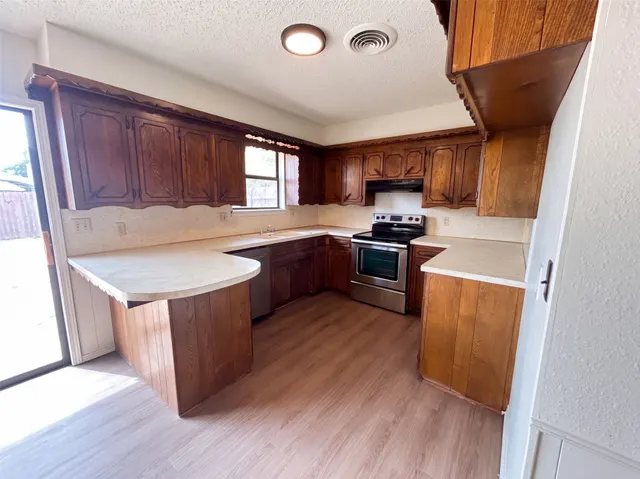 Photo 2 — 3206 Lansbrook Court, Duncan, OK 73533