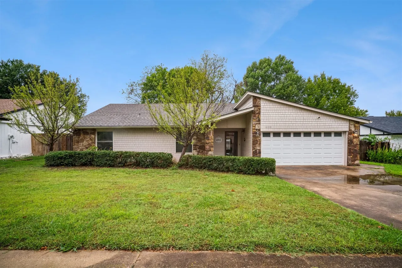 Front exterior — 208 N Hemlock Avenue, Broken Arrow, OK 74012
