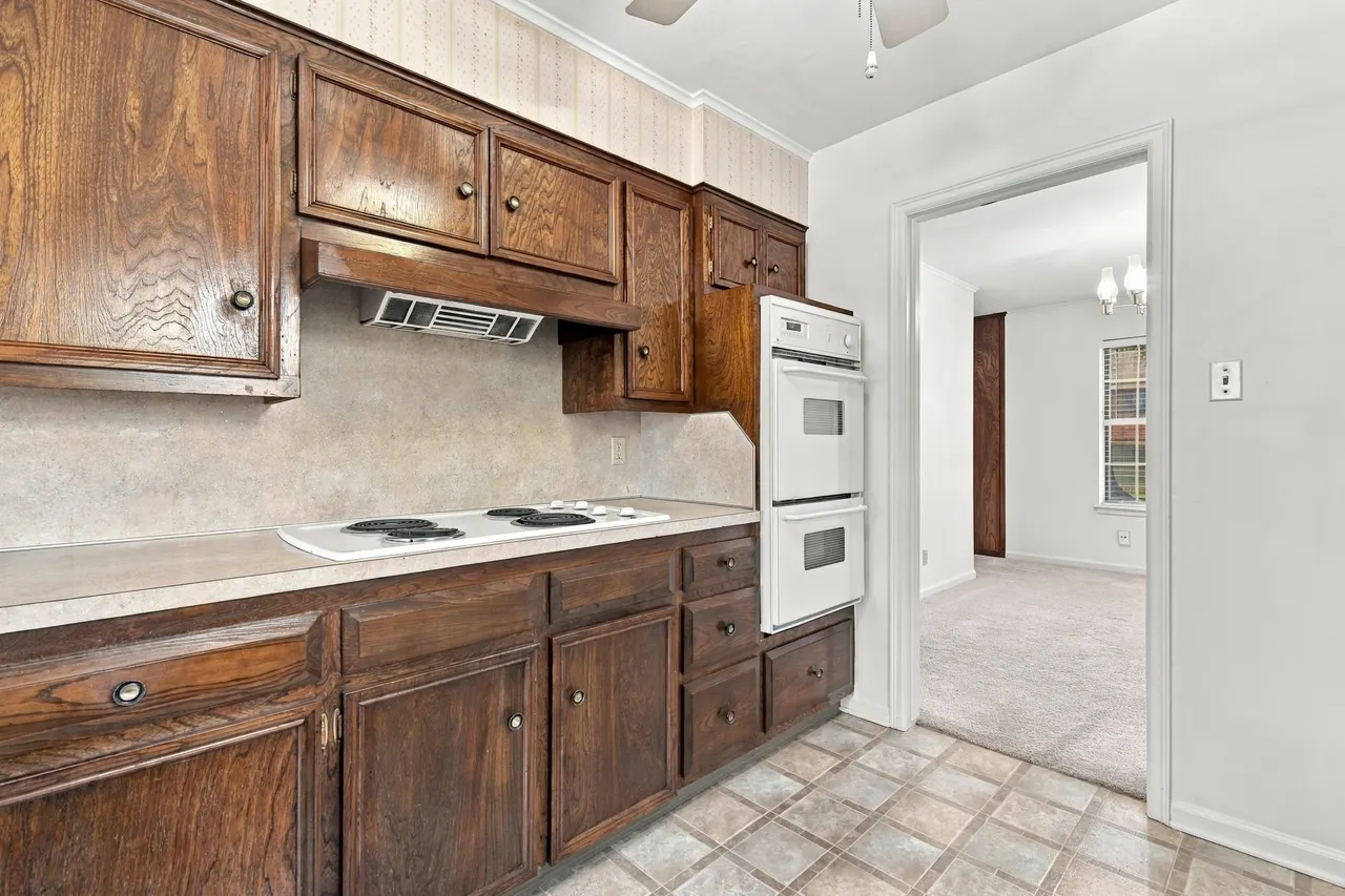 Photo 9 — 4904 S Knoxville Place, Tulsa, OK 74135