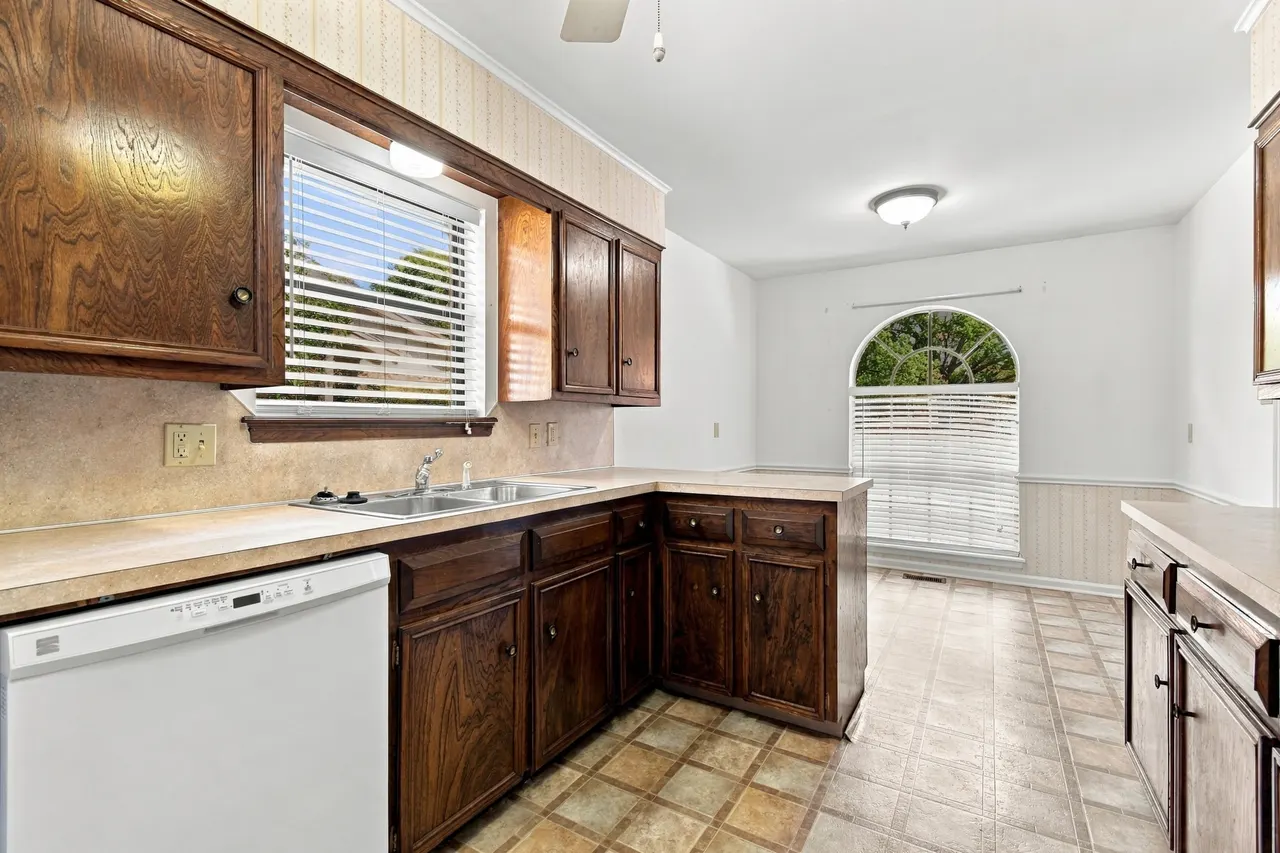 Photo 10 — 4904 S Knoxville Place, Tulsa, OK 74135