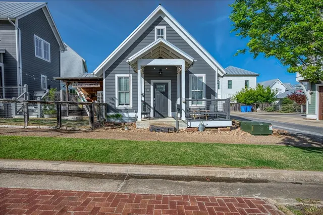 Photo 2 — 37 Firefly Lane, Carlton Landing, OK 74432