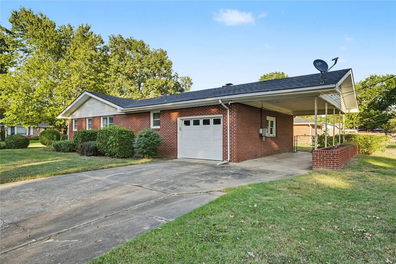 Photo 2 — 700 SE 10th Street, Pryor, OK 74361