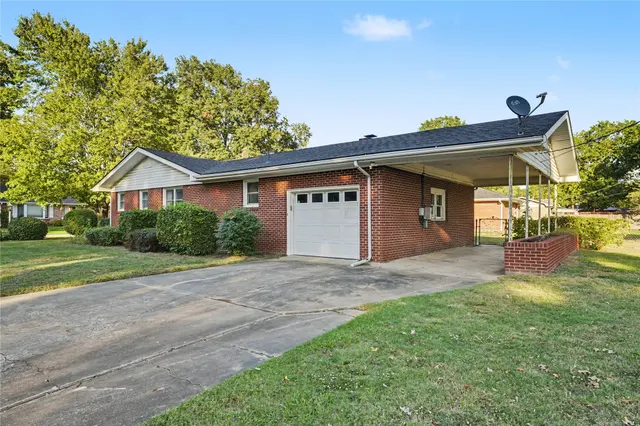 Photo 2 — 700 SE 10th Street, Pryor, OK 74361