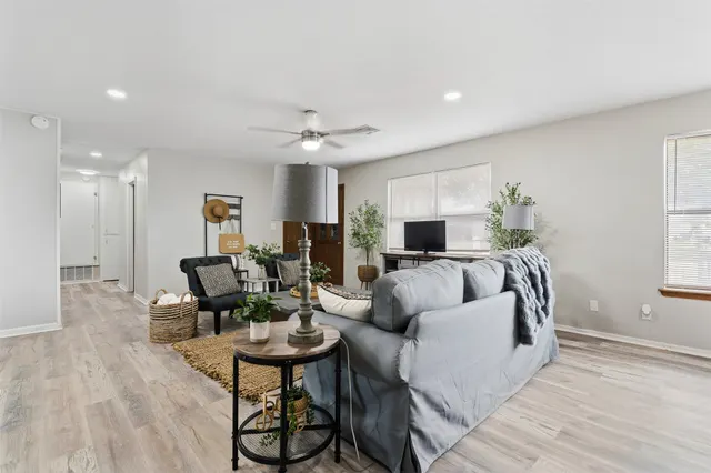 Photo 5 — 710 White Rock, Marietta, OK 73448
