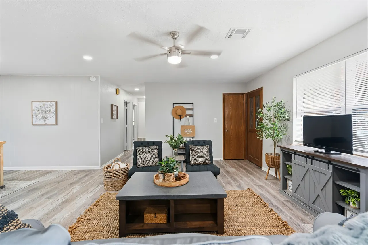 Photo 6 — 710 White Rock, Marietta, OK 73448