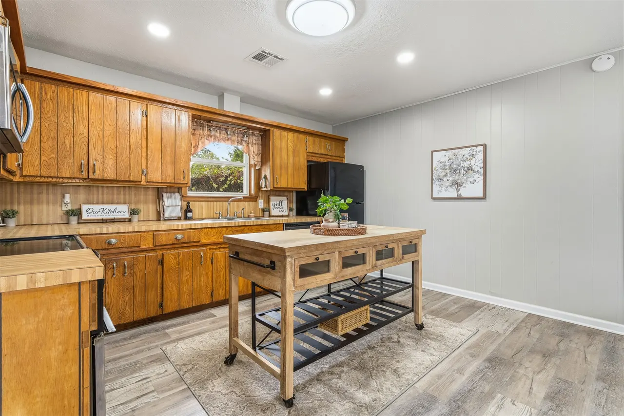 Photo 10 — 710 White Rock, Marietta, OK 73448