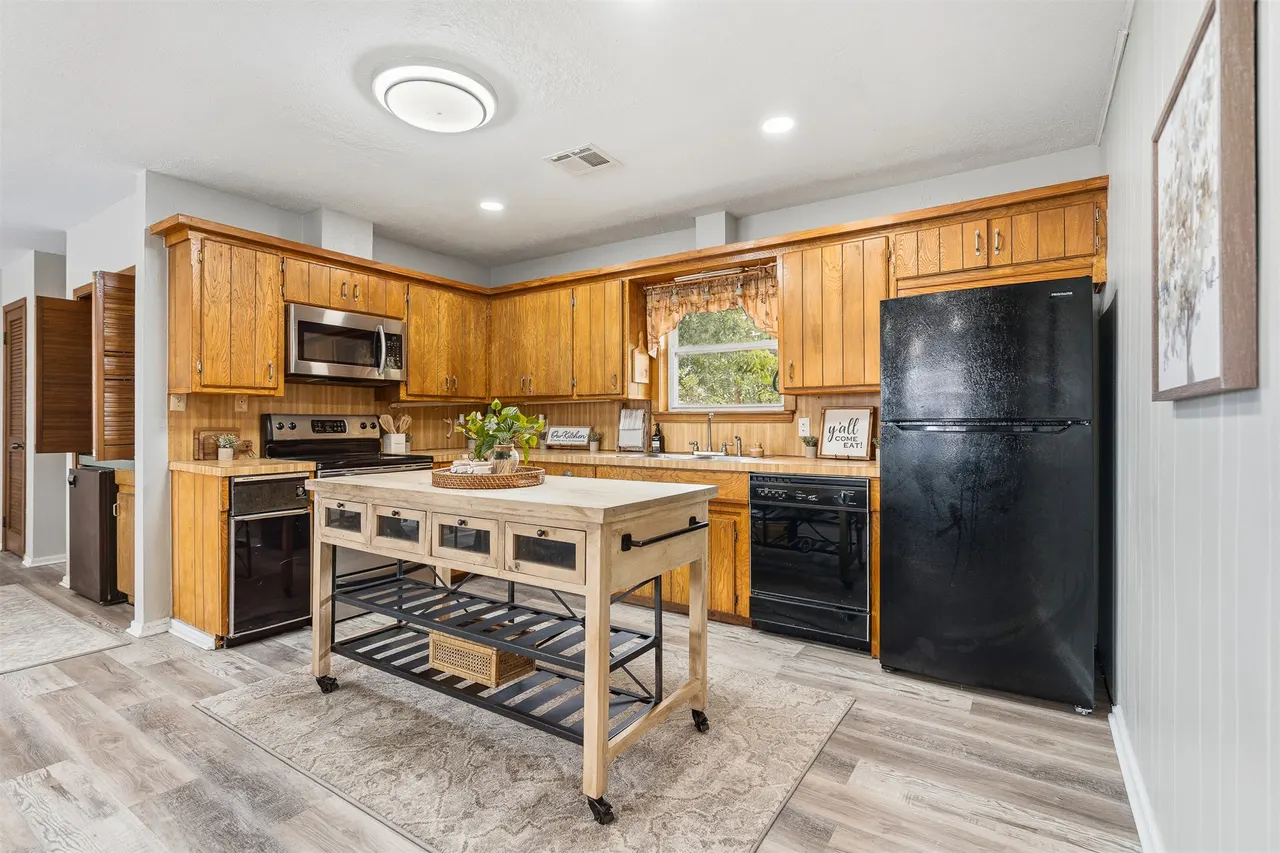 Photo 12 — 710 White Rock, Marietta, OK 73448