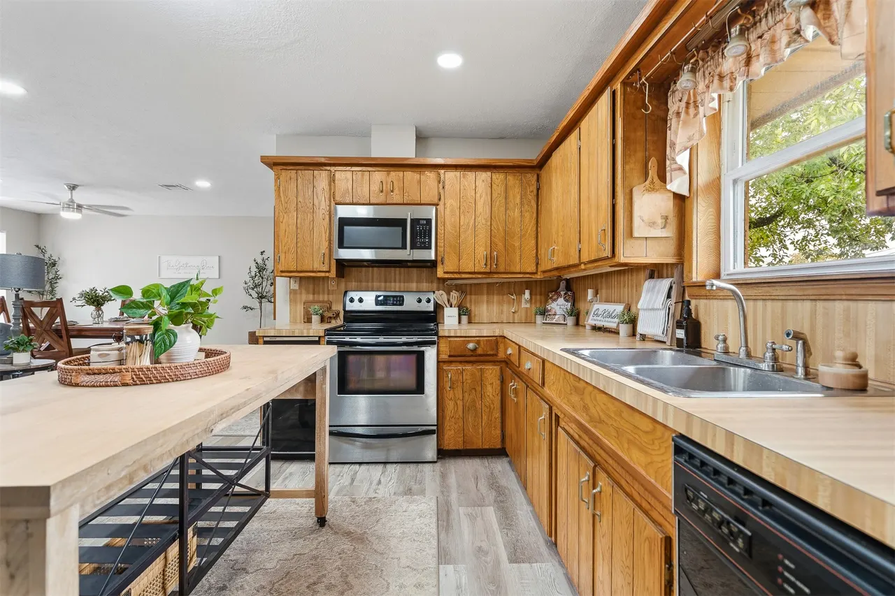 Photo 13 — 710 White Rock, Marietta, OK 73448