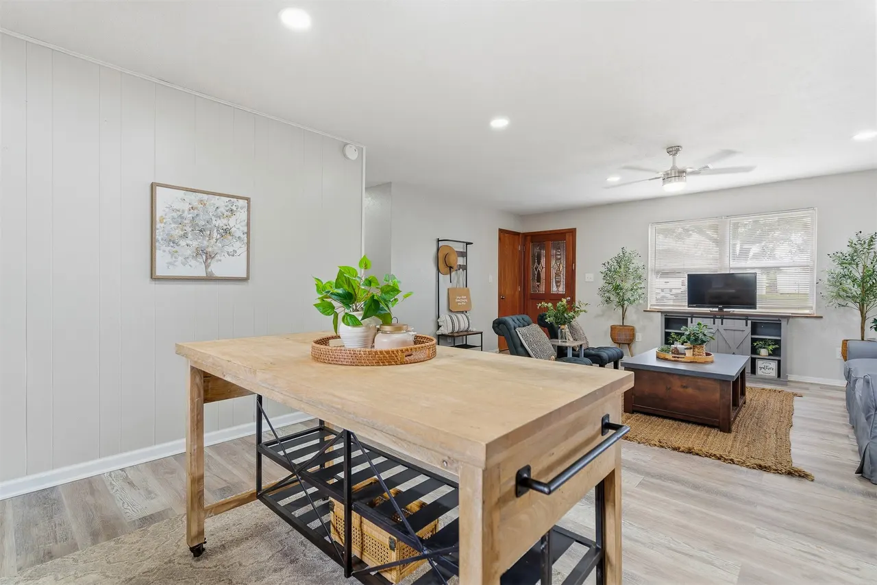 Photo 14 — 710 White Rock, Marietta, OK 73448