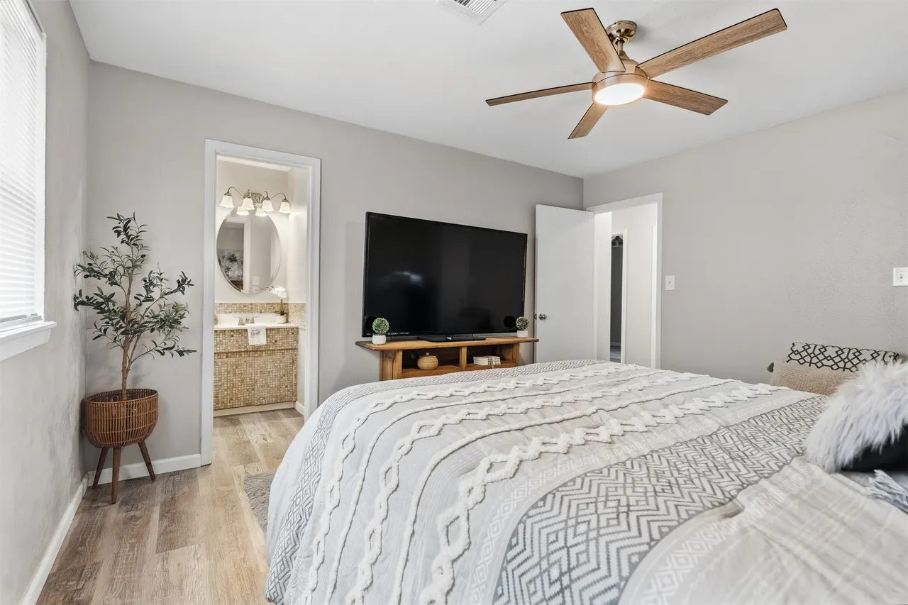 Photo 17 — 710 White Rock, Marietta, OK 73448