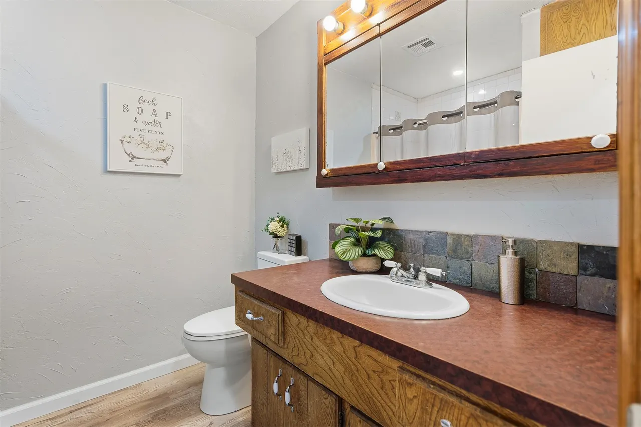Photo 20 — 710 White Rock, Marietta, OK 73448