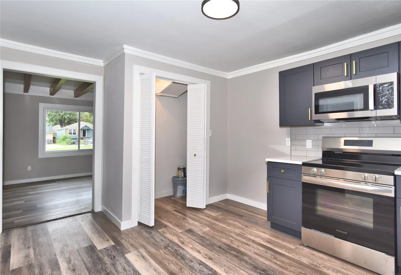 Photo 11 — 3527 E 4th Street, Tulsa, OK 74112