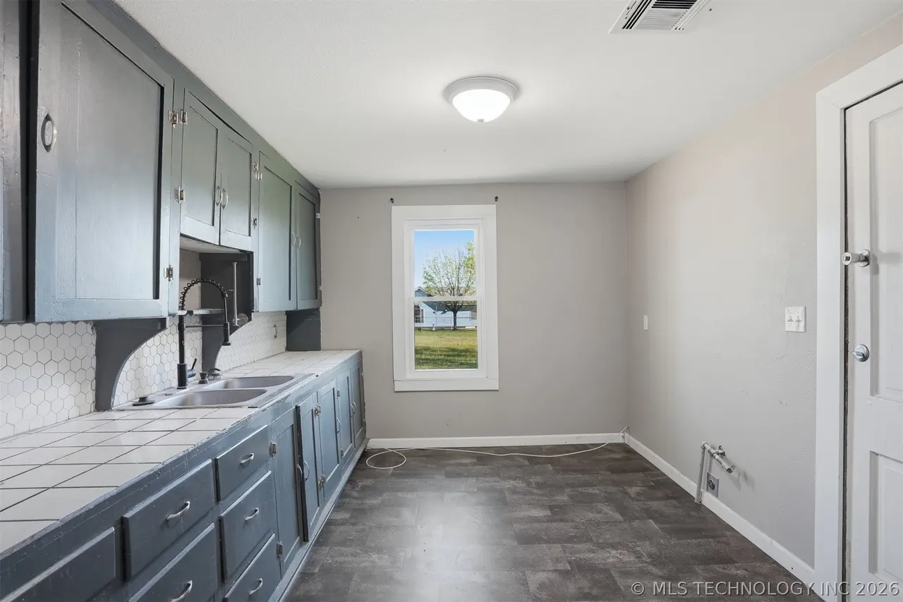 Photo 10 — 2131 N Edgewood Circle, Cushing, OK 74023
