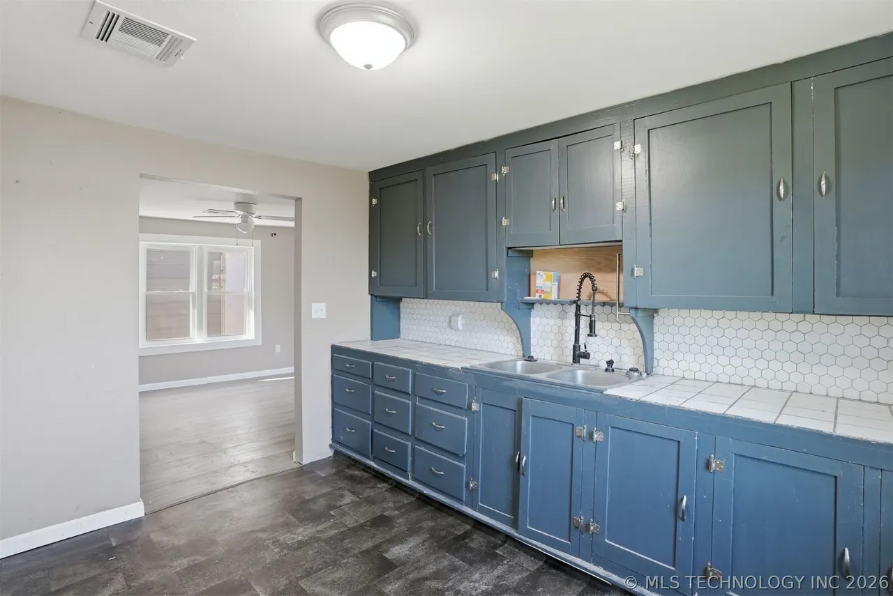Photo 12 — 2131 N Edgewood Circle, Cushing, OK 74023
