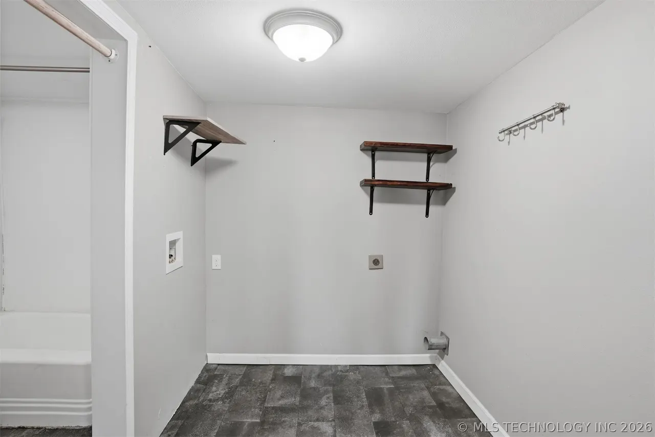 Photo 15 — 2131 N Edgewood Circle, Cushing, OK 74023