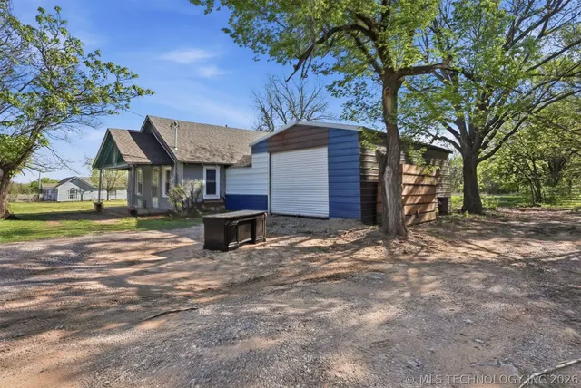 Photo 2 — 2131 N Edgewood Circle, Cushing, OK 74023