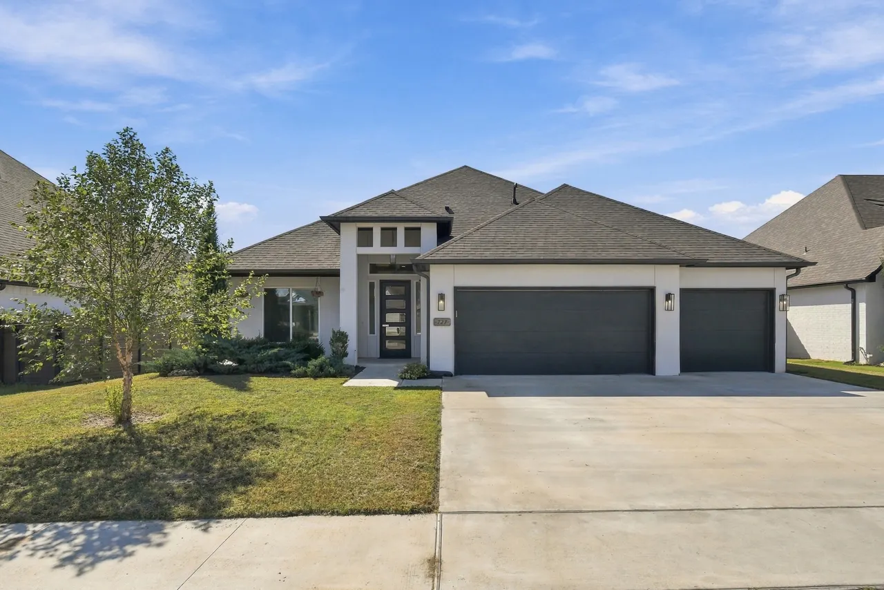 Front exterior — 727 E Delmar Place, Broken Arrow, OK 74012