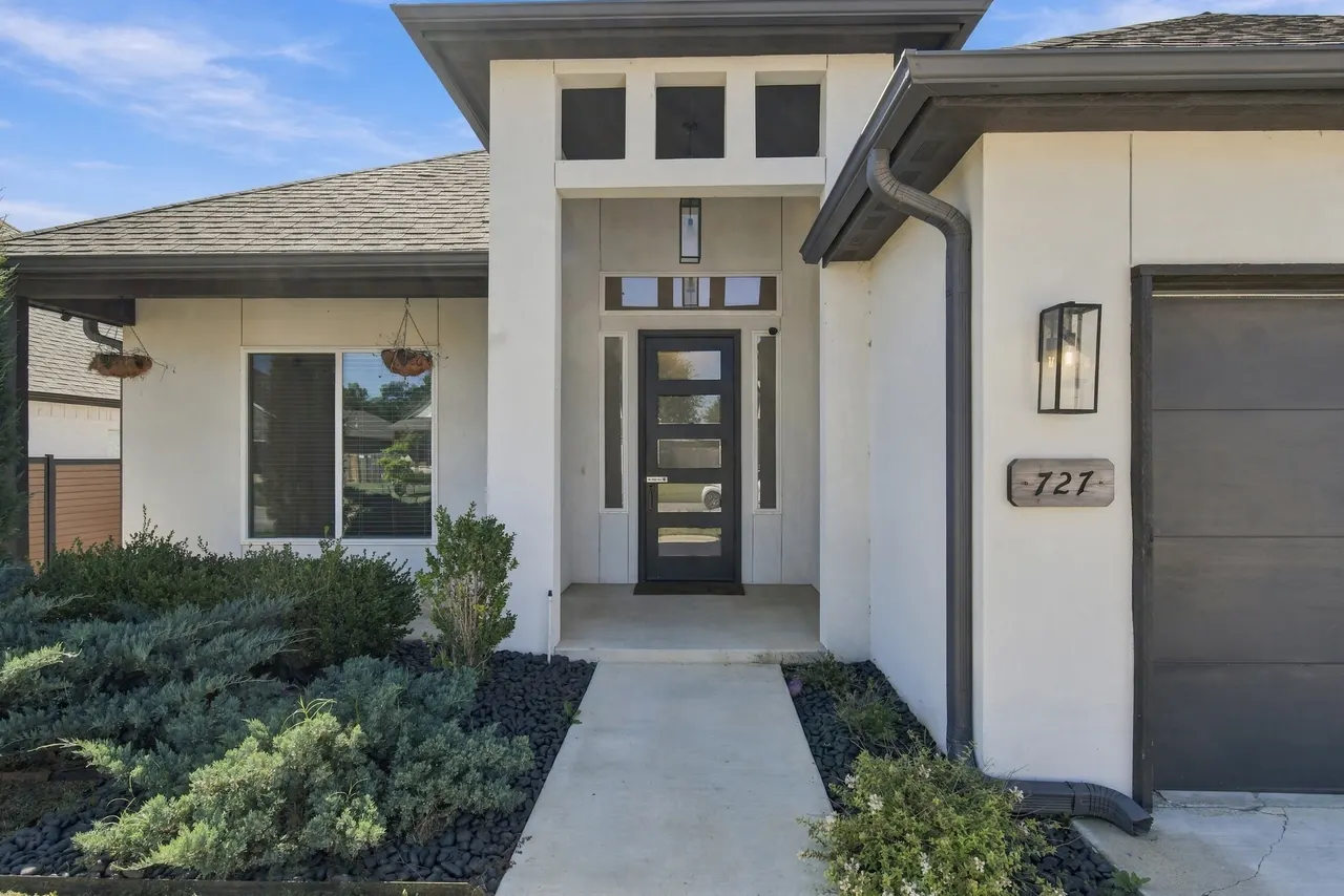 Photo 2 — 727 E Delmar Place, Broken Arrow, OK 74012