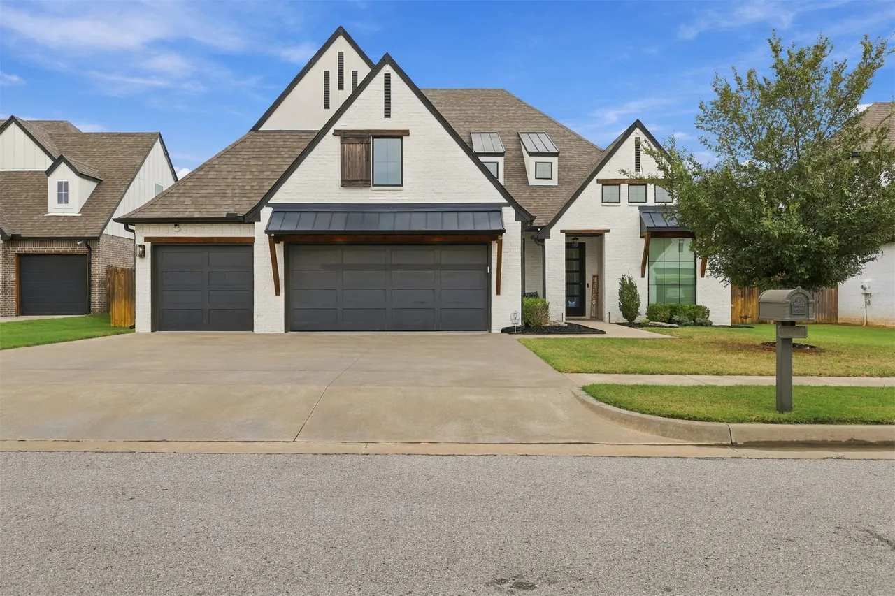 Photo 2 — 12907 S 6th Place, Jenks, OK 74037