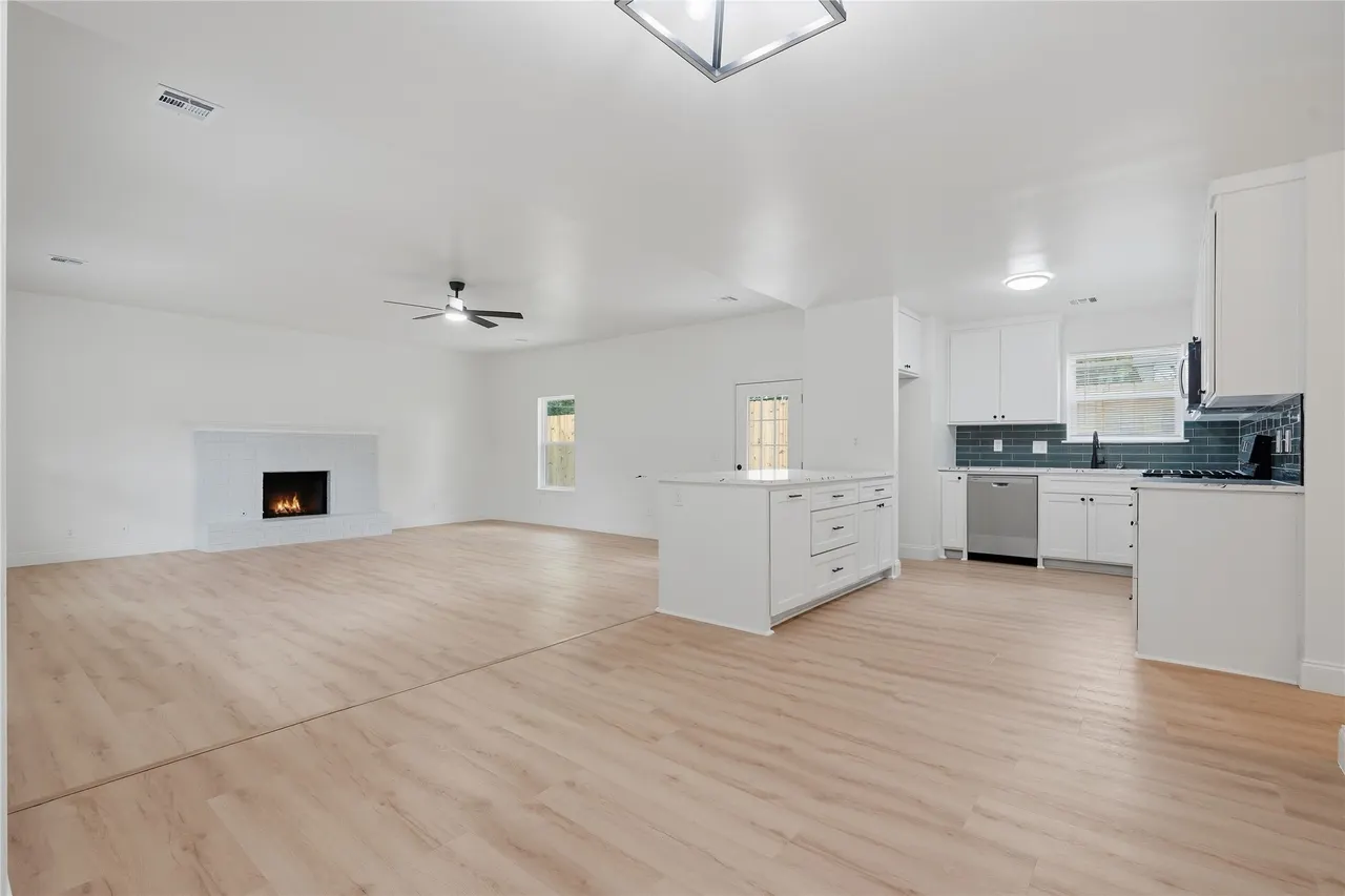 Photo 9 — 4204 S 35th West Avenue, Tulsa, OK 74107
