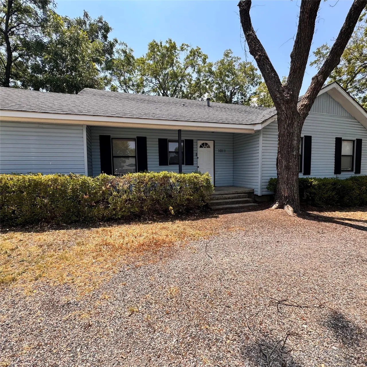 Front exterior — 1011 W Taliaferro Street, Madill, OK 73446