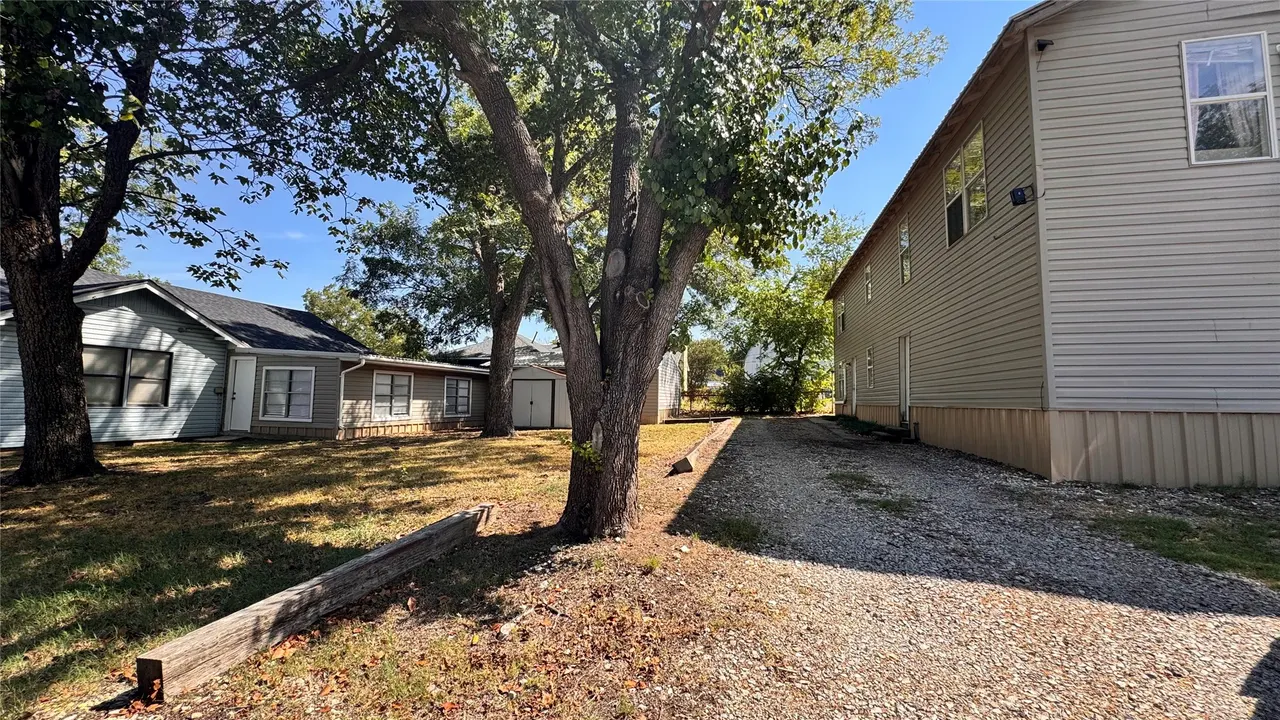 Photo 15 — 1011 W Taliaferro Street, Madill, OK 73446