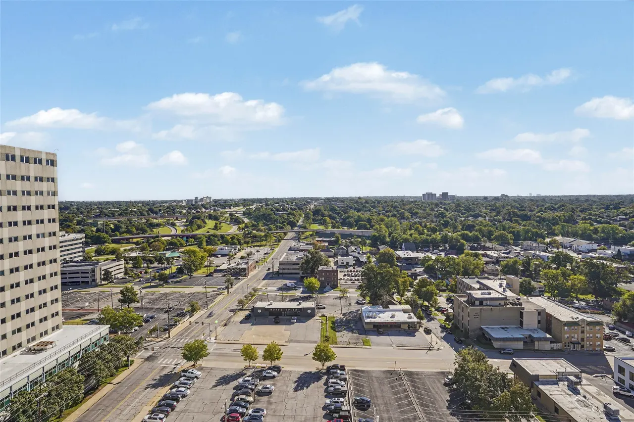 Photo 23 — 1502 S Boulder Avenue 18L, Tulsa, OK 74119