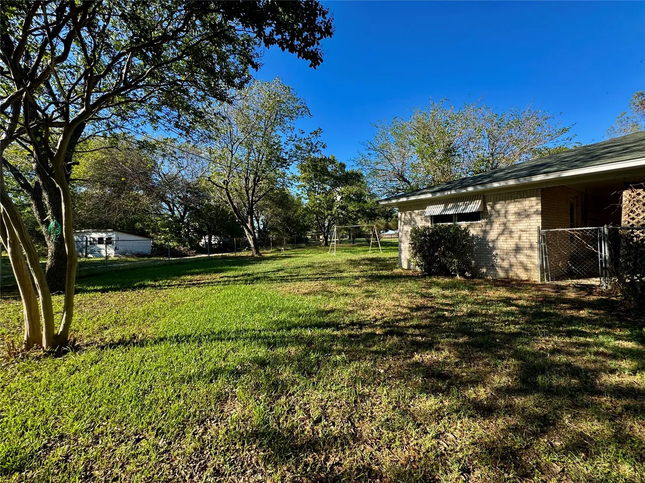 Photo 33 — 613 E Cherokee, Marietta, OK 73448