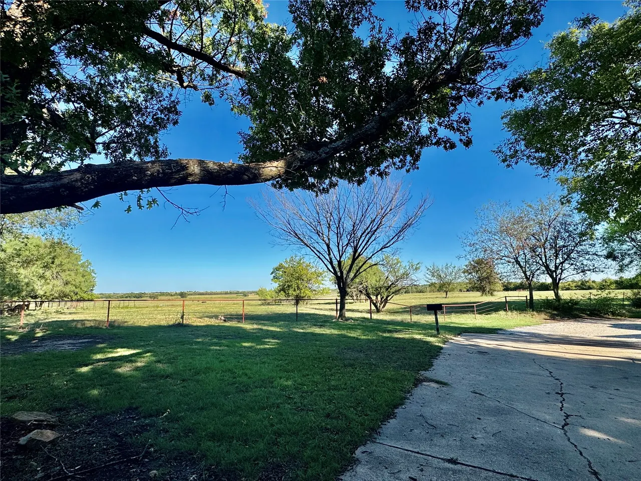 Photo 4 — 613 E Cherokee, Marietta, OK 73448