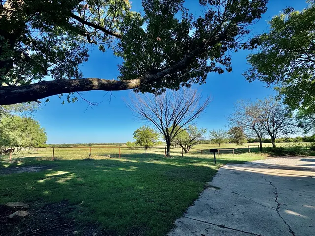 Photo 4 — 613 E Cherokee, Marietta, OK 73448