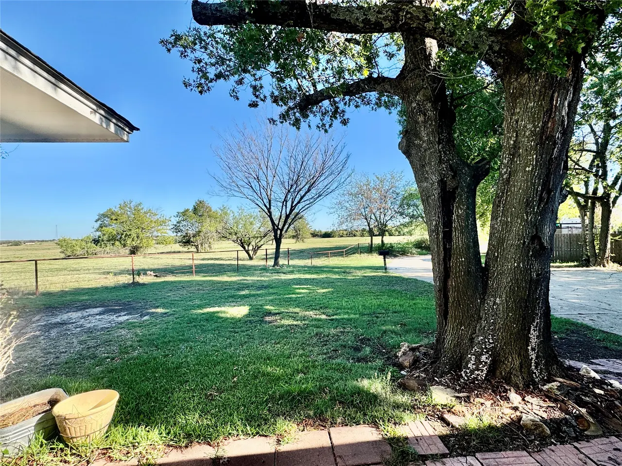 Photo 3 — 613 E Cherokee, Marietta, OK 73448