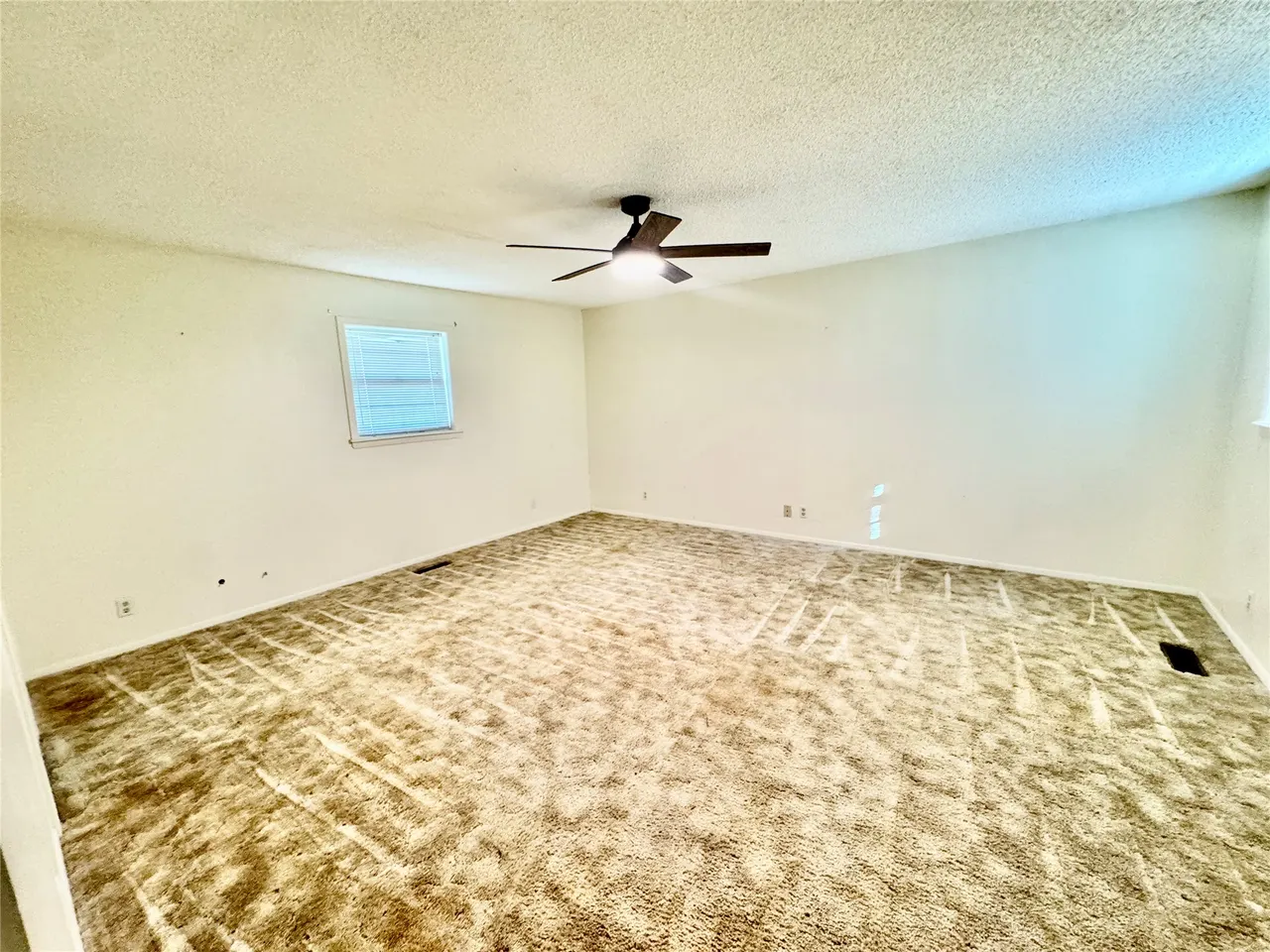 Photo 13 — 613 E Cherokee, Marietta, OK 73448