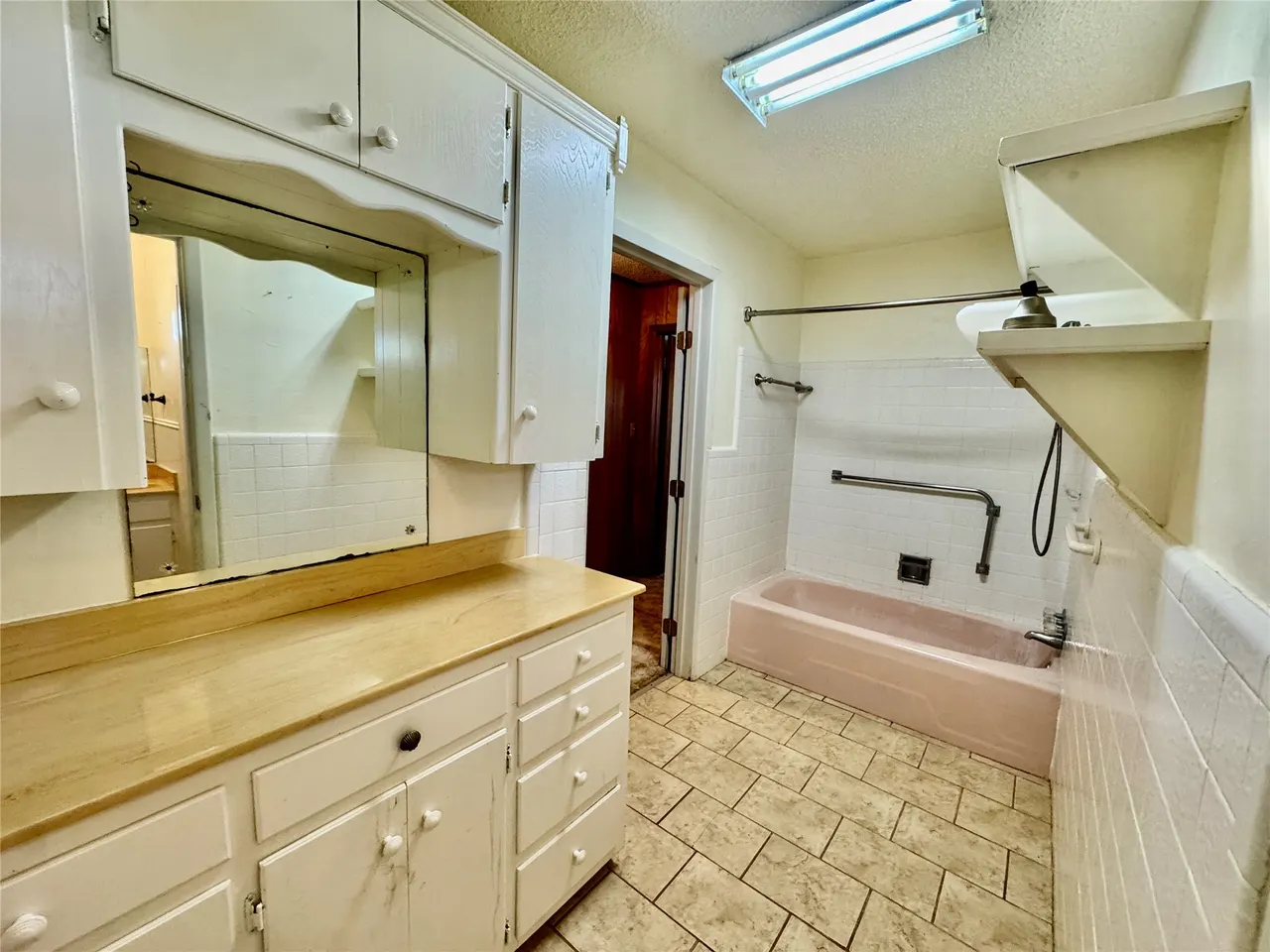 Photo 24 — 613 E Cherokee, Marietta, OK 73448