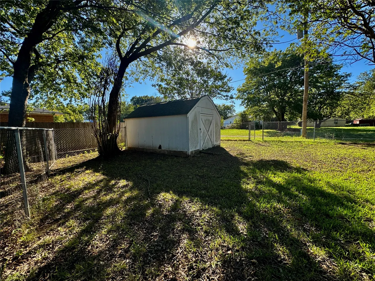 Photo 32 — 613 E Cherokee, Marietta, OK 73448