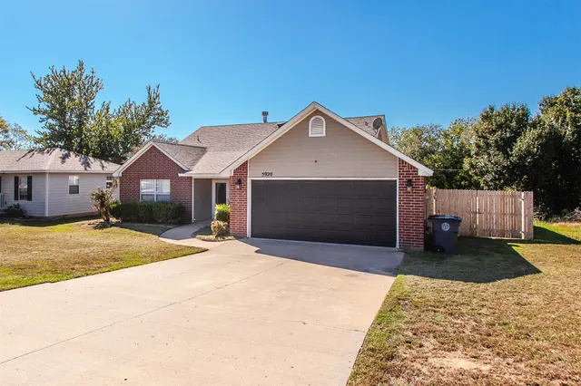 Photo 2 — 5920 S 32nd Avenue W, Tulsa, OK 74107