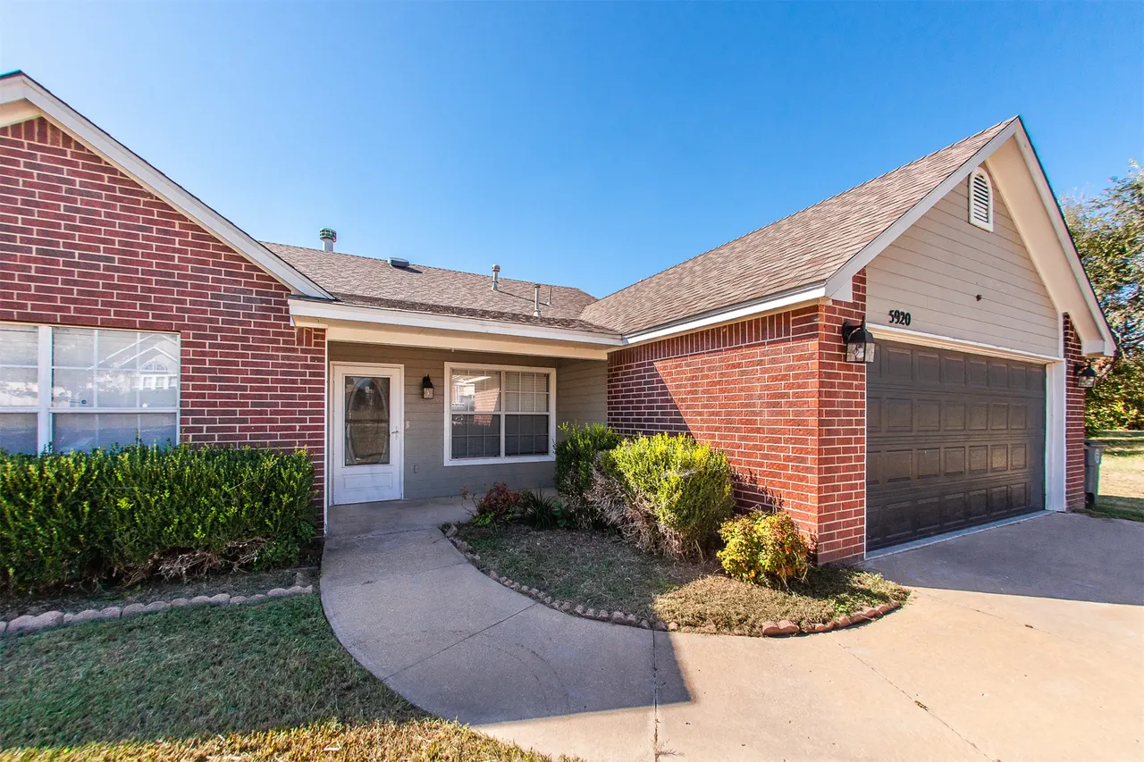 Photo 5 — 5920 S 32nd Avenue W, Tulsa, OK 74107