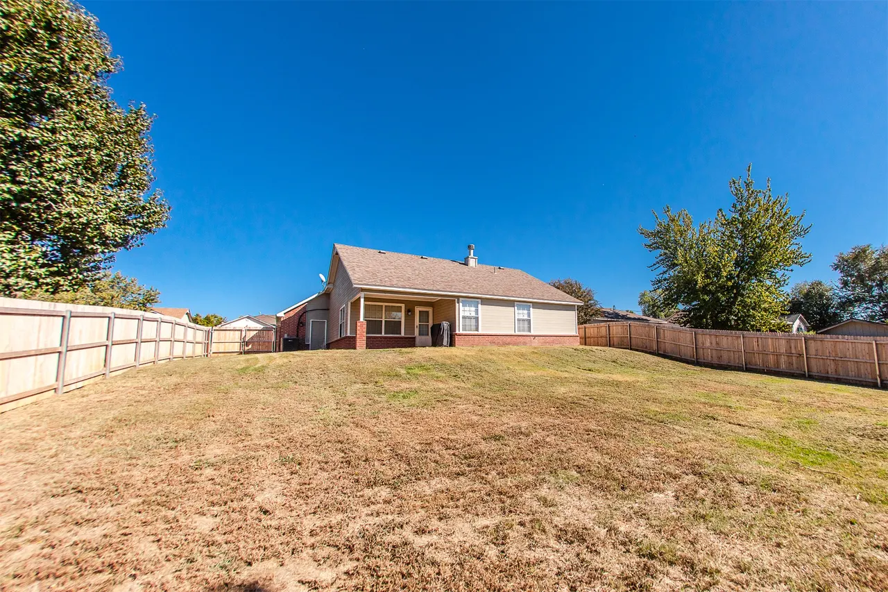 Photo 8 — 5920 S 32nd Avenue W, Tulsa, OK 74107