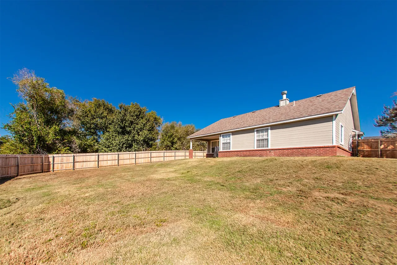 Photo 9 — 5920 S 32nd Avenue W, Tulsa, OK 74107