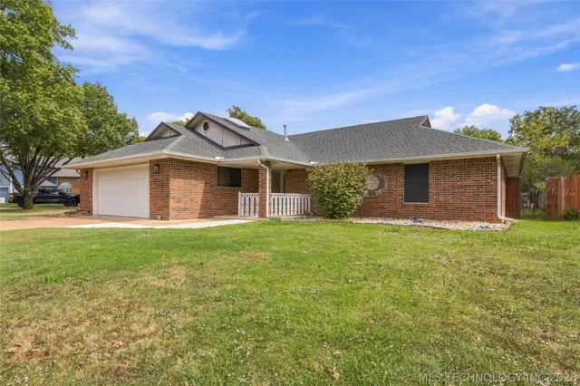 Photo 2 — 7721 N 132nd EastAvenue, Owasso, OK 74055