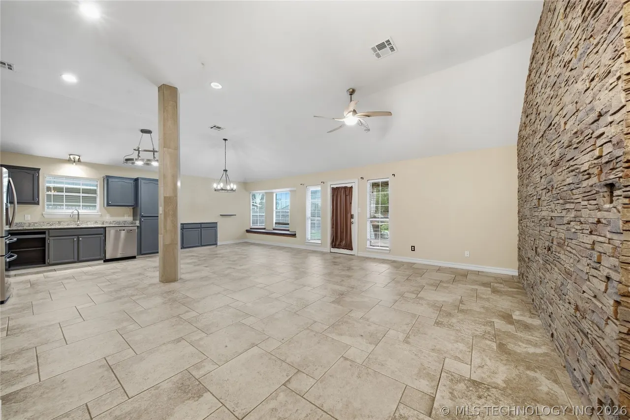 Photo 5 — 7721 N 132nd EastAvenue, Owasso, OK 74055