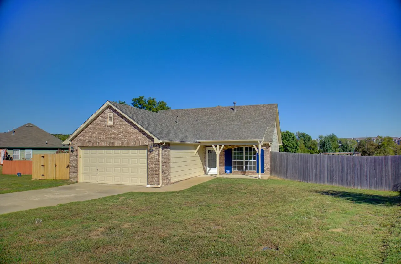 Front exterior — 9227 Freedom Avenue, Sapulpa, OK 74066