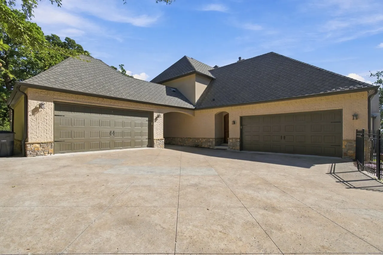 Photo 5 — 11416 S Louisville Place, Tulsa, OK 74137
