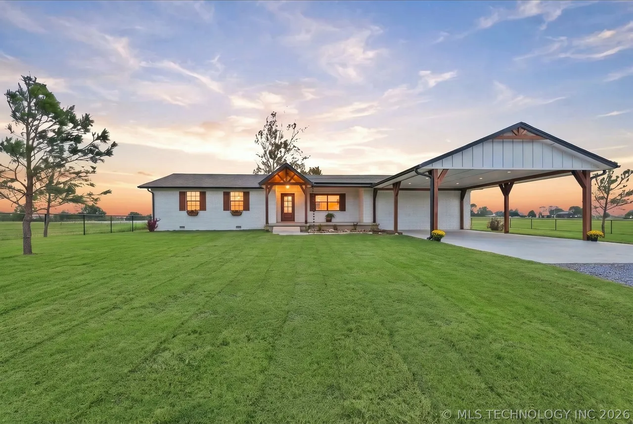 Front exterior — 9168 S 428, Chouteau, OK 74337
