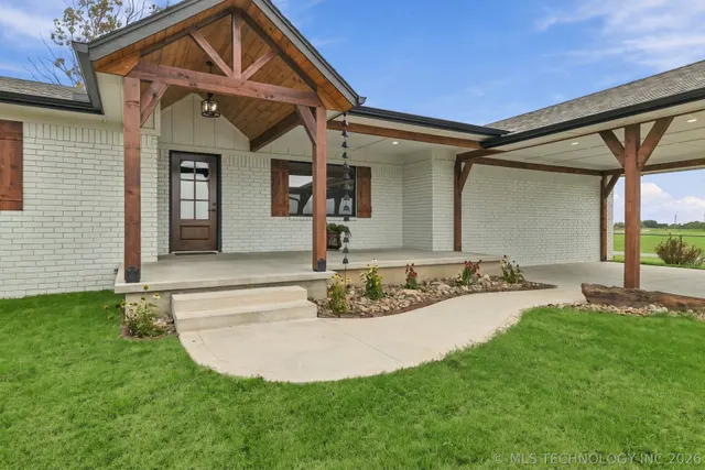 Photo 2 — 9168 S 428, Chouteau, OK 74337