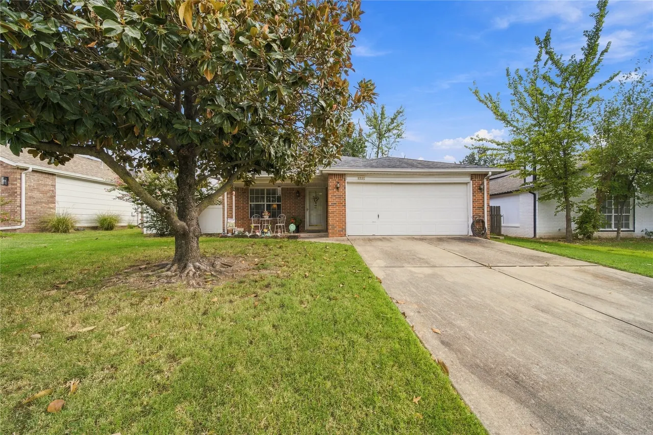 Front exterior — 1705 W Fort Worth Street, Broken Arrow, OK 74012